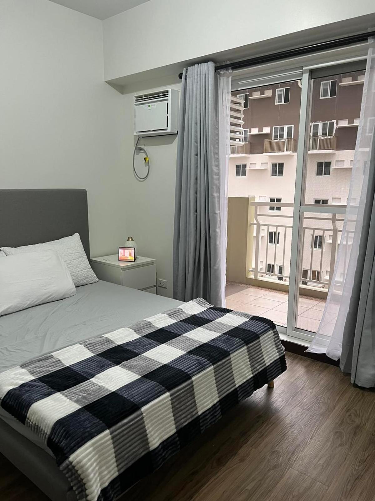 2 Bedroom Condo Unit Near Sm Bf & Naia At The Atherton By Dmci With 2 Balcony Paranaque City Exterior photo