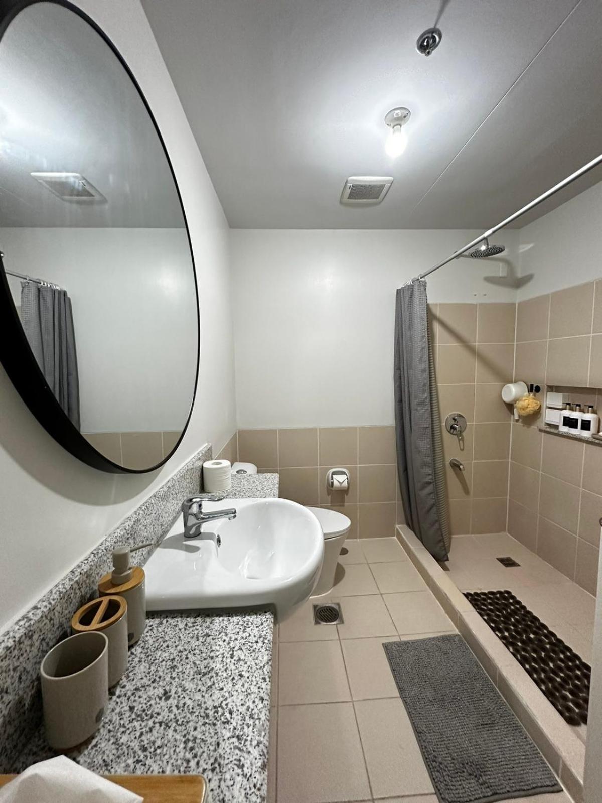 2 Bedroom Condo Unit Near Sm Bf & Naia At The Atherton By Dmci With 2 Balcony Paranaque City Exterior photo